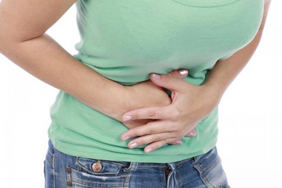 dolore addominale dovuto alla presenza di parassiti nel corpo